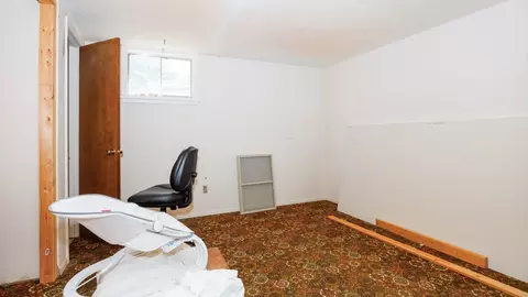 Bedroom - 212 Hampton Dr, Bloomington, IL 61704 photo 8 of 9