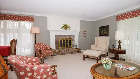 Living - 212 Hampton Dr, Bloomington, IL 61704 photo 3 of 9