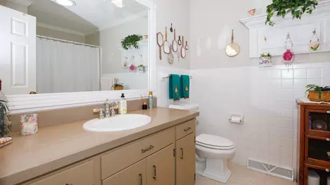 Bath - 212 Hampton Dr, Bloomington, IL 61704 photo 1 of 2