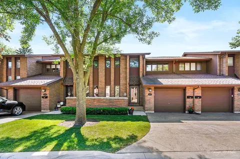 1204 Beau Dr, Park Ridge, IL 60068