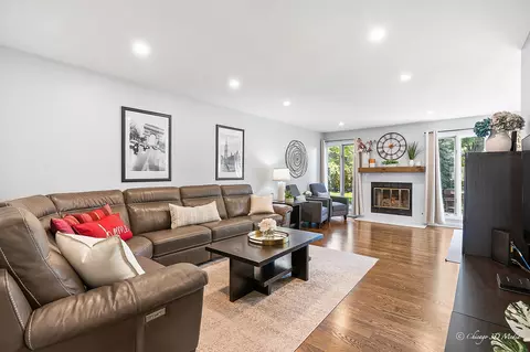 1204 Beau Dr, Park Ridge, IL 60068 photo 2
