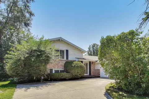 3509 Lawson Rd, Glenview, IL 60026