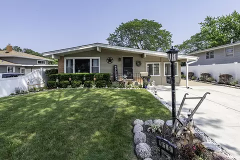919 Charles Ave, Winthrop Harbor, IL 60096