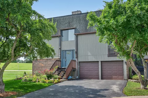 751 High Ridge Rd, Roselle, IL 60172