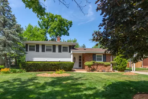 956 Brookside Ln, Deerfield, IL 60015