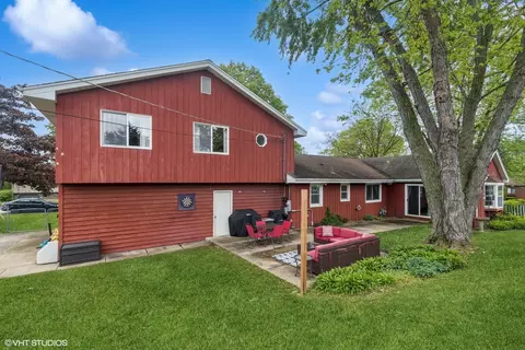 1511 Lakeland Ave, Mchenry, IL 60050