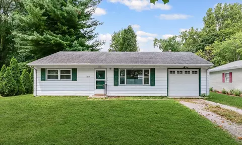 1814 Meadow Dr, Champaign, IL 61821