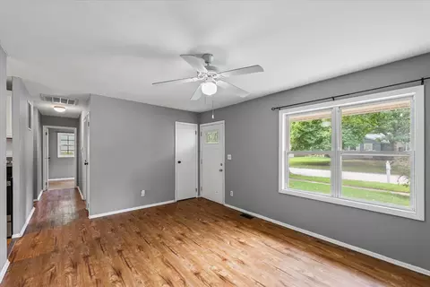 Living - 3104 Kimberly Dr, Champaign, IL 61821 photo 2 of 3
