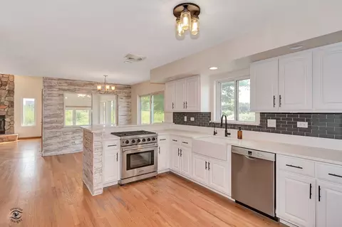 Kitchen - 8703 W Pauling Rd, Monee, IL 60449 photo 3 of 4