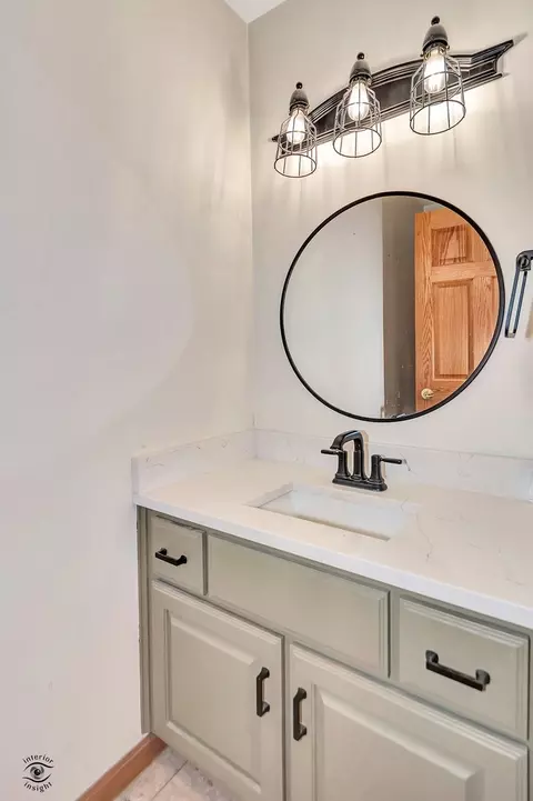 Bath - 8703 W Pauling Rd, Monee, IL 60449 photo 2 of 4