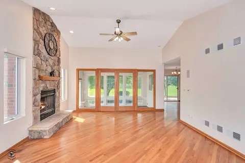 Living - 8703 W Pauling Rd, Monee, IL 60449 photo 5 of 6