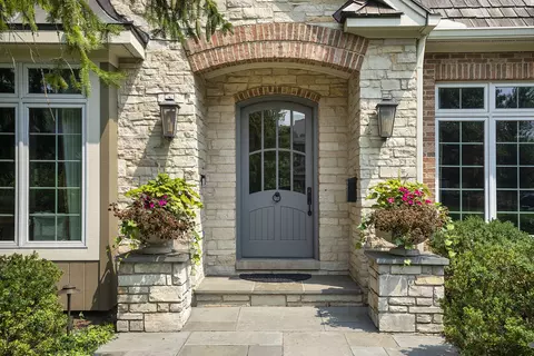 Undisclosed, Glenview, IL 60025 photo 3
