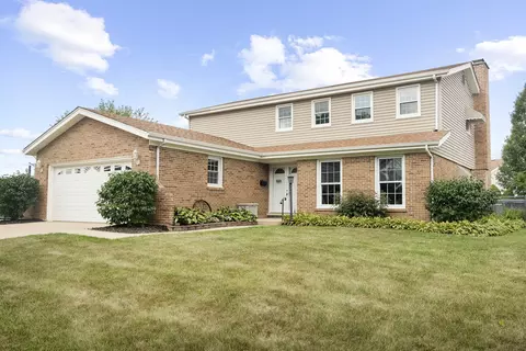 1006 E Cooper Dr, Palatine, IL 60074