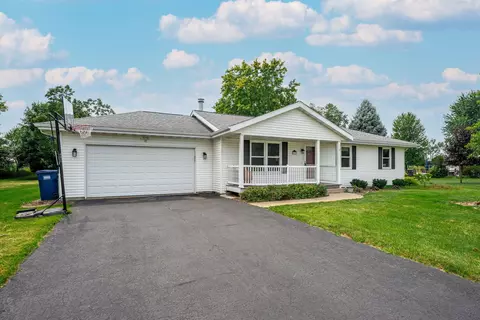 5623 Daniel Dr, South Beloit, IL 61080