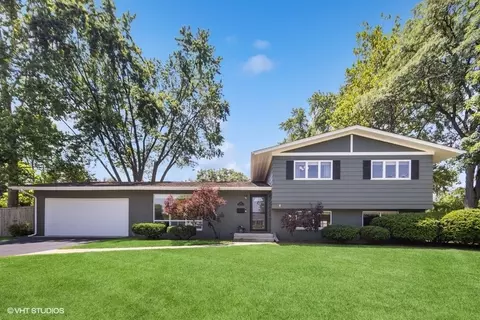 527 Maple Ln, Geneva, IL 60134