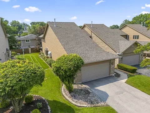 9029 Del Prado Dr, Palos Hills, IL 60465