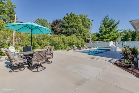 Exterior - 612 Center St, Mazon, IL 60444 photo 1 of 5