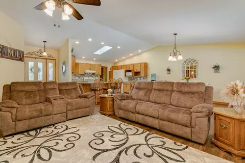 Living - 612 Center St, Mazon, IL 60444 photo 1 of 4
