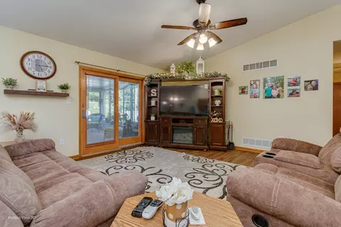 Living - 612 Center St, Mazon, IL 60444 photo 2 of 4