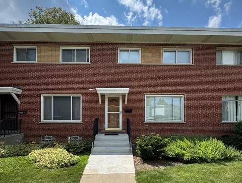 415 E Lincoln St, Mount Prospect, IL 60056