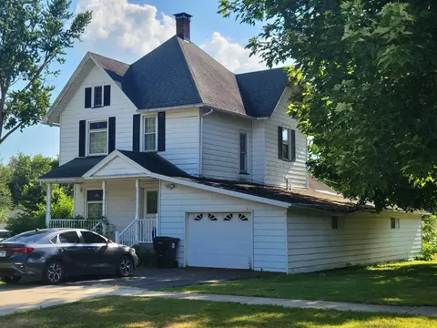 302 N Walnut St, Wenona, IL 61377