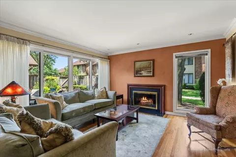 Living - 40 Kyle Ct, Willowbrook, IL 60527 photo 1 of 3