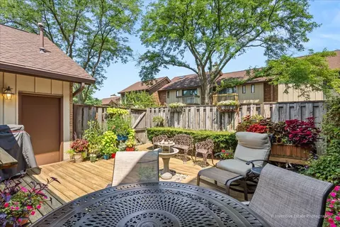 Exterior - 40 Kyle Ct, Willowbrook, IL 60527 photo 2 of 9