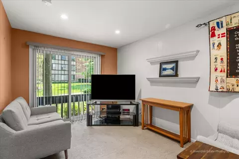 Living - 40 Kyle Ct, Willowbrook, IL 60527 photo 3 of 3