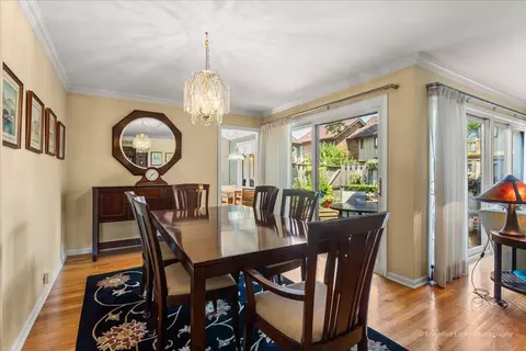 Dining - 40 Kyle Ct, Willowbrook, IL 60527 photo 2 of 2