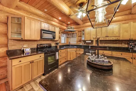 Kitchen - 19542 Bauer Rd, Custer Park, IL 60481 photo 3 of 3