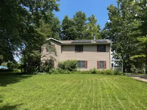 1560 Forest Hills Rd, Lincoln, IL 62656