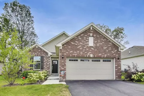 1101 Black Cherry Dr, Crystal Lake, IL 60012