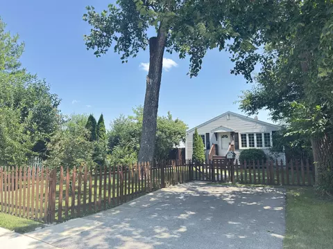 4329 Scott St, Schiller Park, IL 60176