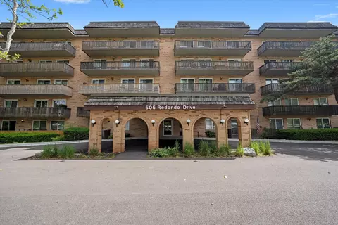 505 Redondo Dr #305, Downers Grove, IL 60516