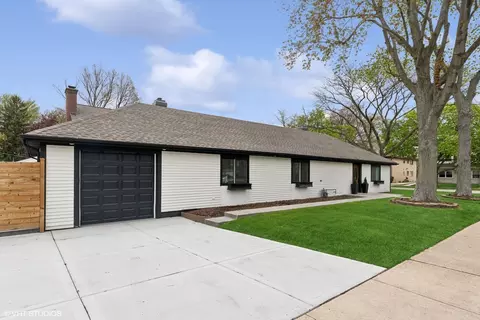 1220 E Rockwell St, Arlington Heights, IL 60005