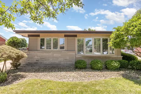 62 E Arquilla Dr, Chicago Heights, IL 60411