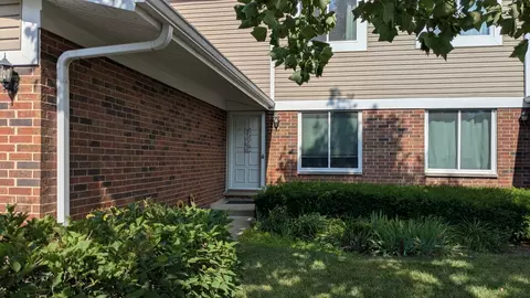 1991 N Williamsburg Dr, Palatine, IL 60074