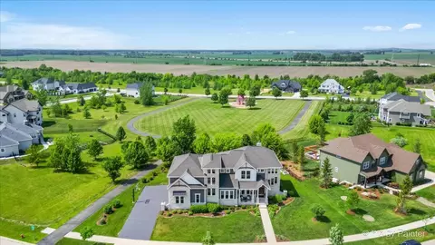 1044 Redbud Ln, Sugar Grove, IL 60554