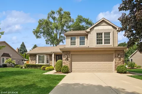 116 N Bristol Dr, Bloomingdale, IL 60108