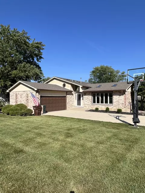267 Center Rd, Frankfort, IL 60423