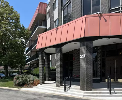 4940 Foster St #304, Skokie, IL 60077