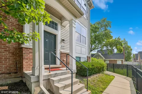 1529 E Arbor Ln, Arlington Heights, IL 60004