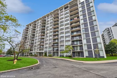 8809 W Golf Rd #3J, Niles, IL 60714