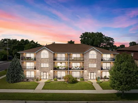 5948 W 87th St #301, Burbank, IL 60459