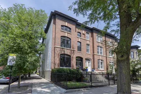 558 W Belden Ave, Chicago, IL 60614