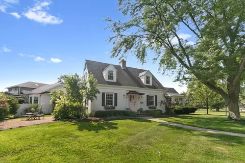 181 S Delaplaine Rd, Riverside, IL 60546