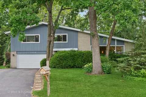 1239 Cambridge Ct, Highland Park, IL 60035