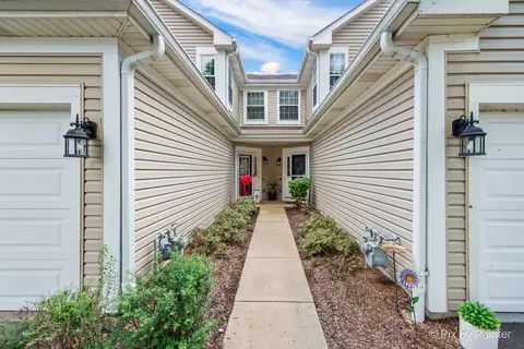 118 Harvest Gate Rd, Lake In The Hills, IL 60156