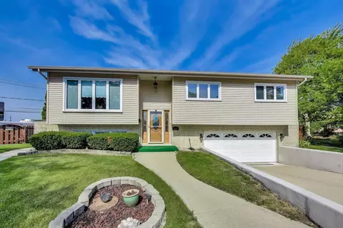 9330 N Callero Dr, Niles, IL 60714