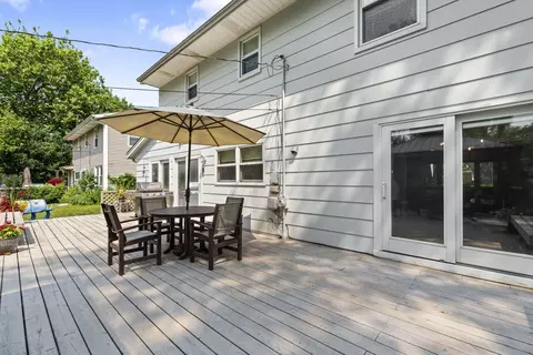 Exterior - 934 Wayne Ave, Deerfield, IL 60015 photo 5 of 7